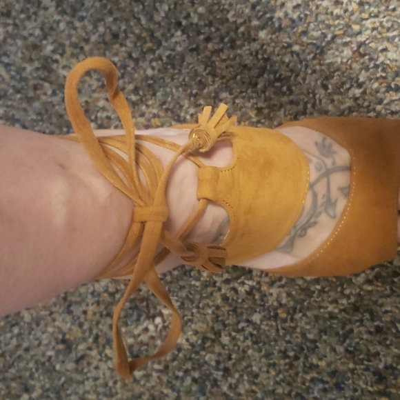 Shoedazzle Platform Heels - Picture 5 of 5